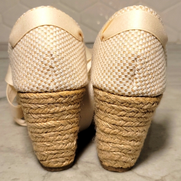 Metallic Gold & cream Lilly Morgan Wedge strap up sandals, size 7 - Picture 3 of 4